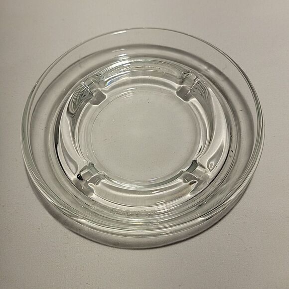 Glass ashtray - Picture 1 of 2